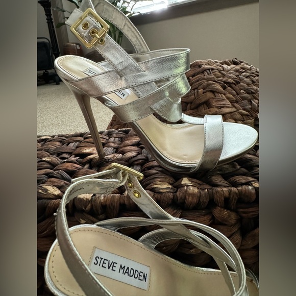 Steve Madden Metallic Silver Strappy Heels 👠 - Picture 8 of 9